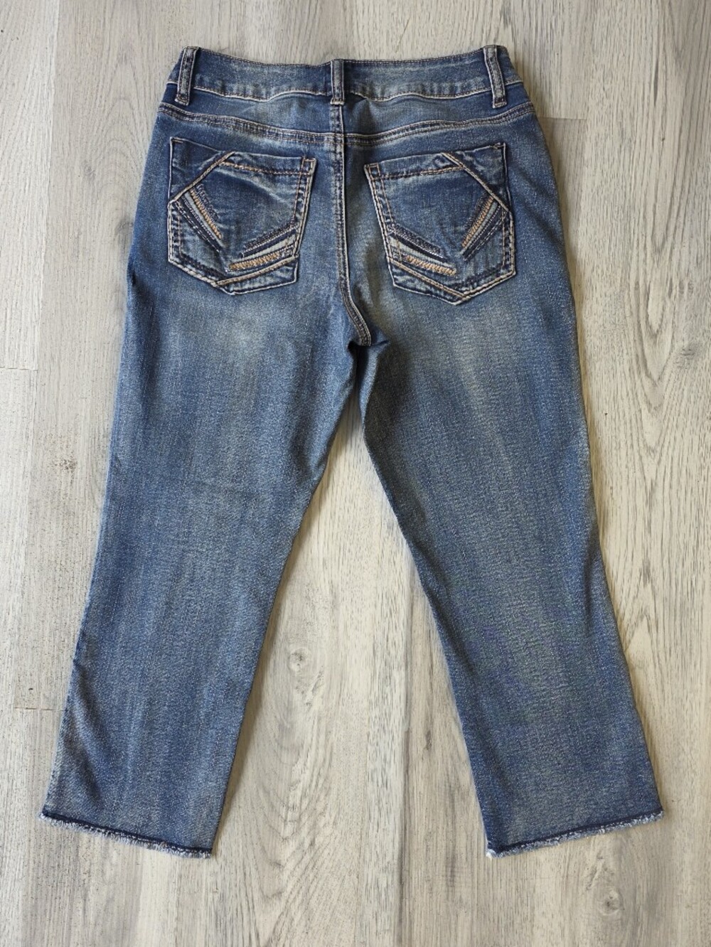Maurices Women’s Cropped Jeans Size 3/4 Raw Hem - Picture 8 of 9